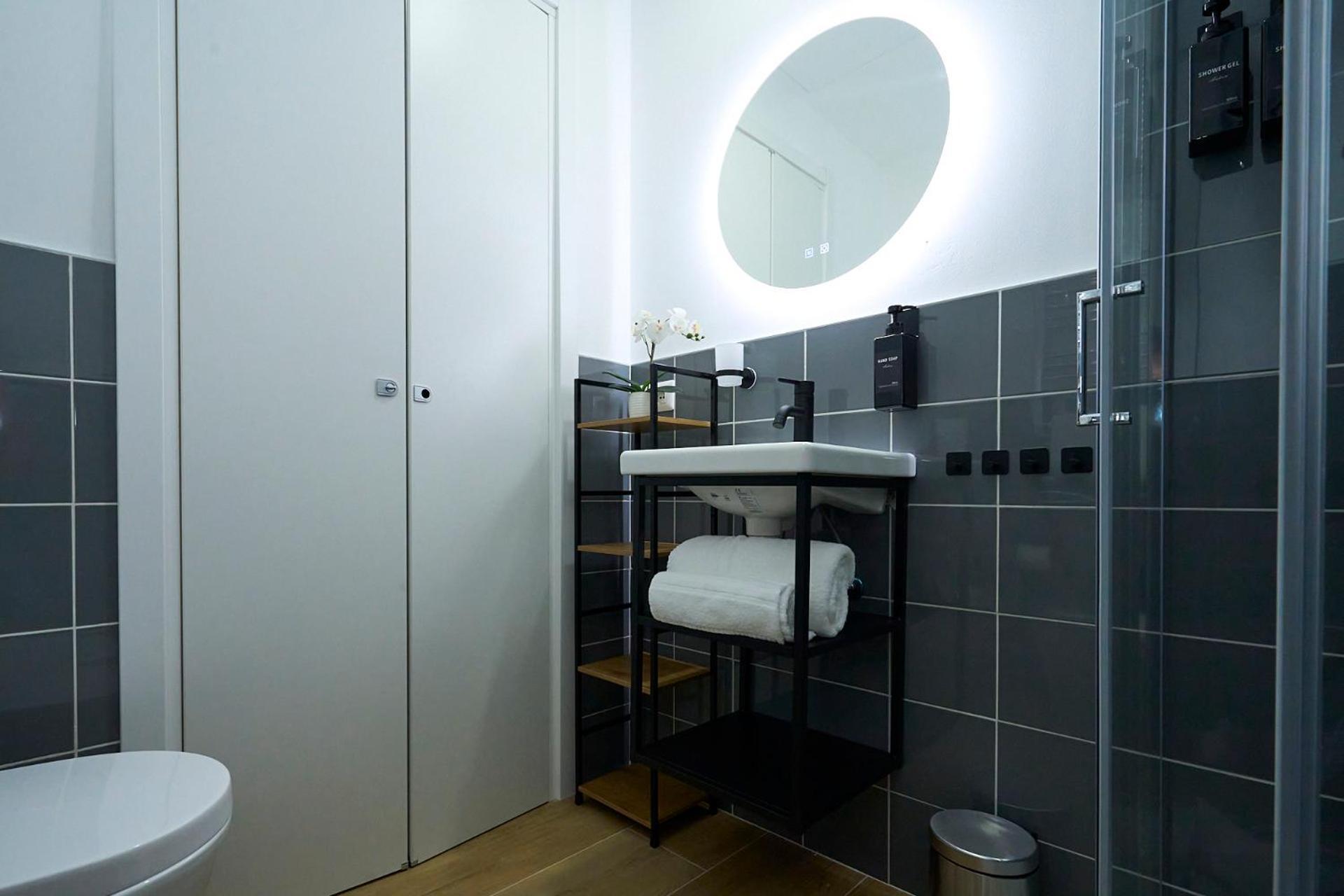 Appartamento Duomo 10 Min - Cozy With Netflix & Wifi Milano Esterno foto