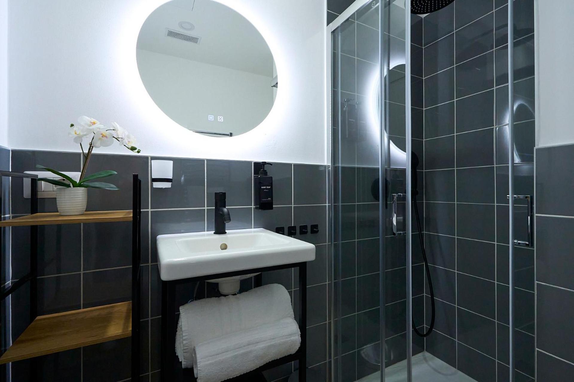 Appartamento Duomo 10 Min - Cozy With Netflix & Wifi Milano Esterno foto